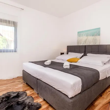3 Bedroom Beautiful In Rastane Donje * Donje Rastane