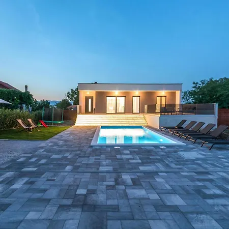3 Bedroom Beautiful In Rastane Donje