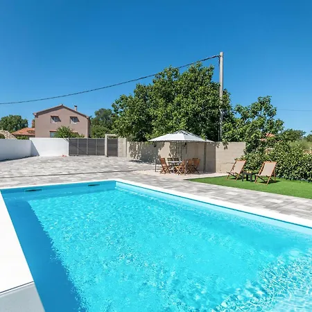 3 Bedroom Beautiful In Rastane Donje