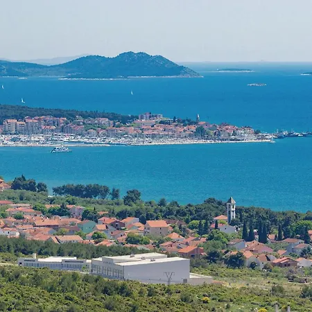 3 Bedroom Beautiful In Rastane Donje Vakantiehuis