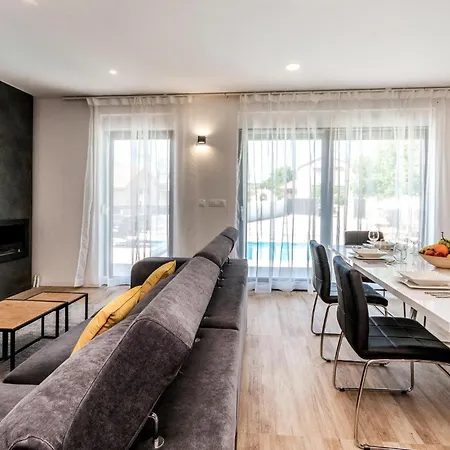 Дом отдыха 3 Bedroom Beautiful In Rastane Donje Donje Rastane