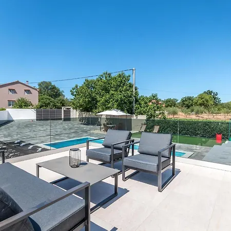 Beautiful In Rastane Donje Donje Rastane