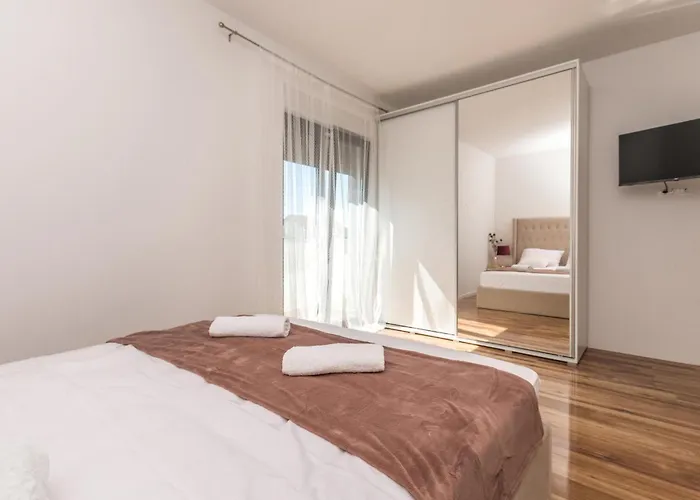 Holiday home Beautiful In Rastane Donje *